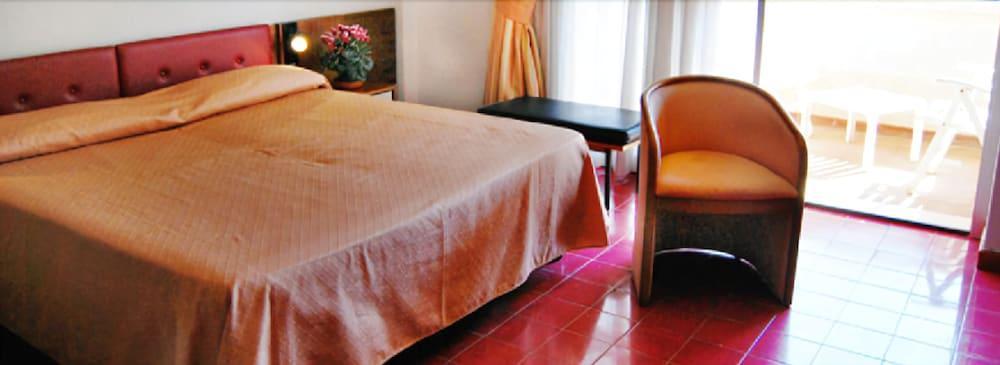 Park Hotel Бая Домиция Екстериор снимка